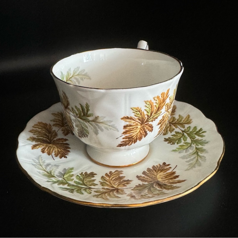 Vintage Aynsley Fall Oak Leaf Bone China Tea Cup & Saucer - Picture 2 of 7